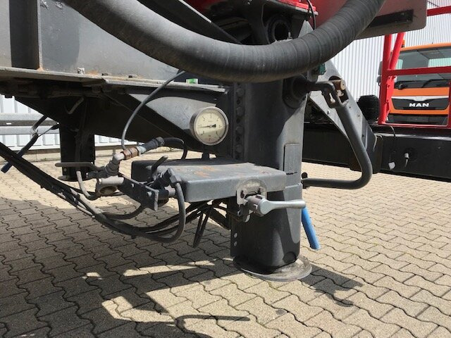 SSK 60/10-24 ADR Kässbohrer SSK 60/10-24 ADR, 60 cbm, - Цистерна за насипни товари: снимка 4 SSK 60/10-24 ADR Kässbohrer SSK 60/10-24 ADR, 60 cbm, - Цистерна за насипни товари: снимка 4