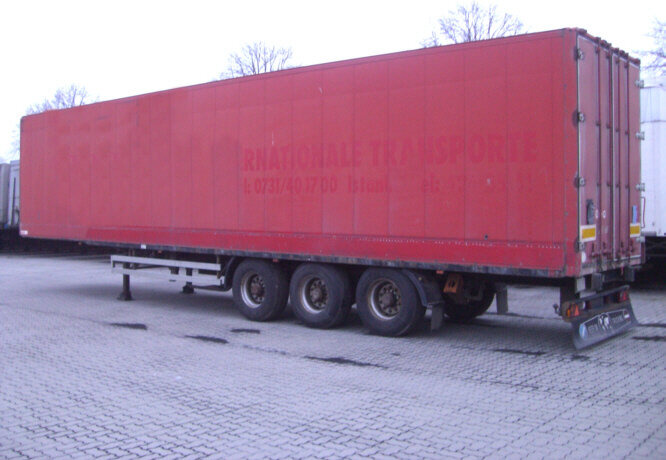 Sommer SG 240-ATX Sommer Kleiderkofferauflieger, 90 cbm - Затворена каросерия полуремарке: снимка 2 Sommer SG 240-ATX Sommer Kleiderkofferauflieger, 90 cbm - Затворена каросерия полуремарке: снимка 2