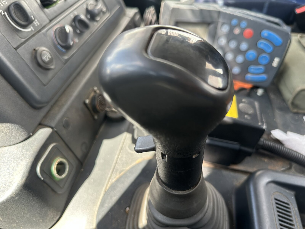 Trakker AD190T33WP 4x4 Trakker AD190T33WP 4x4, Winterdienstausstattung - Шаси кабина: снимка 3 Trakker AD190T33WP 4x4 Trakker AD190T33WP 4x4, Winterdienstausstattung - Шаси кабина: снимка 3