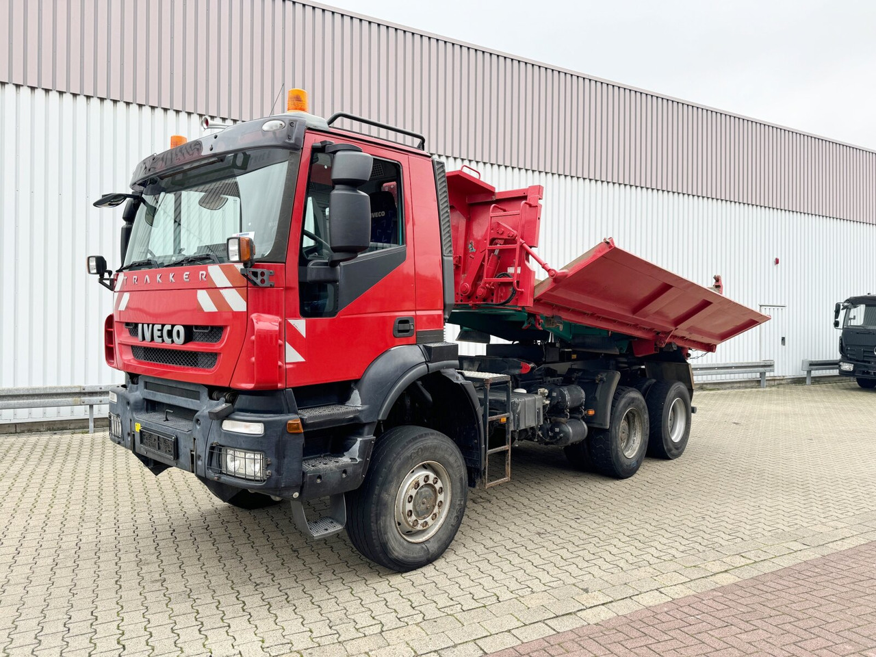 Trakker AD260T45W 6x6 Trakker AD260T45W 6x6, Bordmatik - Самосвал камион: снимка 1 Trakker AD260T45W 6x6 Trakker AD260T45W 6x6, Bordmatik - Самосвал камион: снимка 1