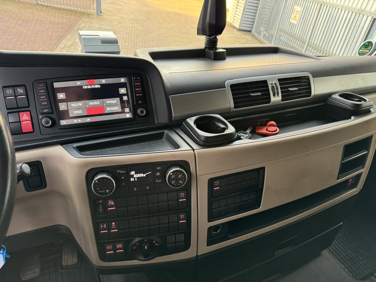 MAN TGX 18.420 4x2 BLS TGX 18.420 4X2 BLS, Retarder - Влекач: снимка 4 MAN TGX 18.420 4x2 BLS TGX 18.420 4X2 BLS, Retarder - Влекач: снимка 4