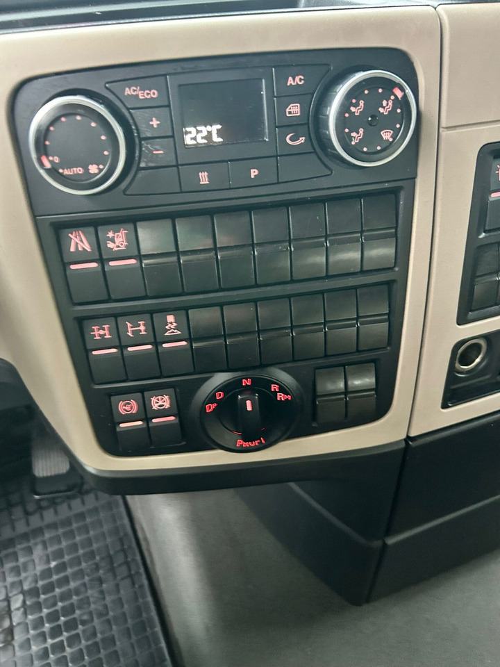 MAN TGX 33.640 6x4 BB TGX 33.640 6x4 BB, Retarder, zZGG 180.000kg - Влекач: снимка 5 MAN TGX 33.640 6x4 BB TGX 33.640 6x4 BB, Retarder, zZGG 180.000kg - Влекач: снимка 5