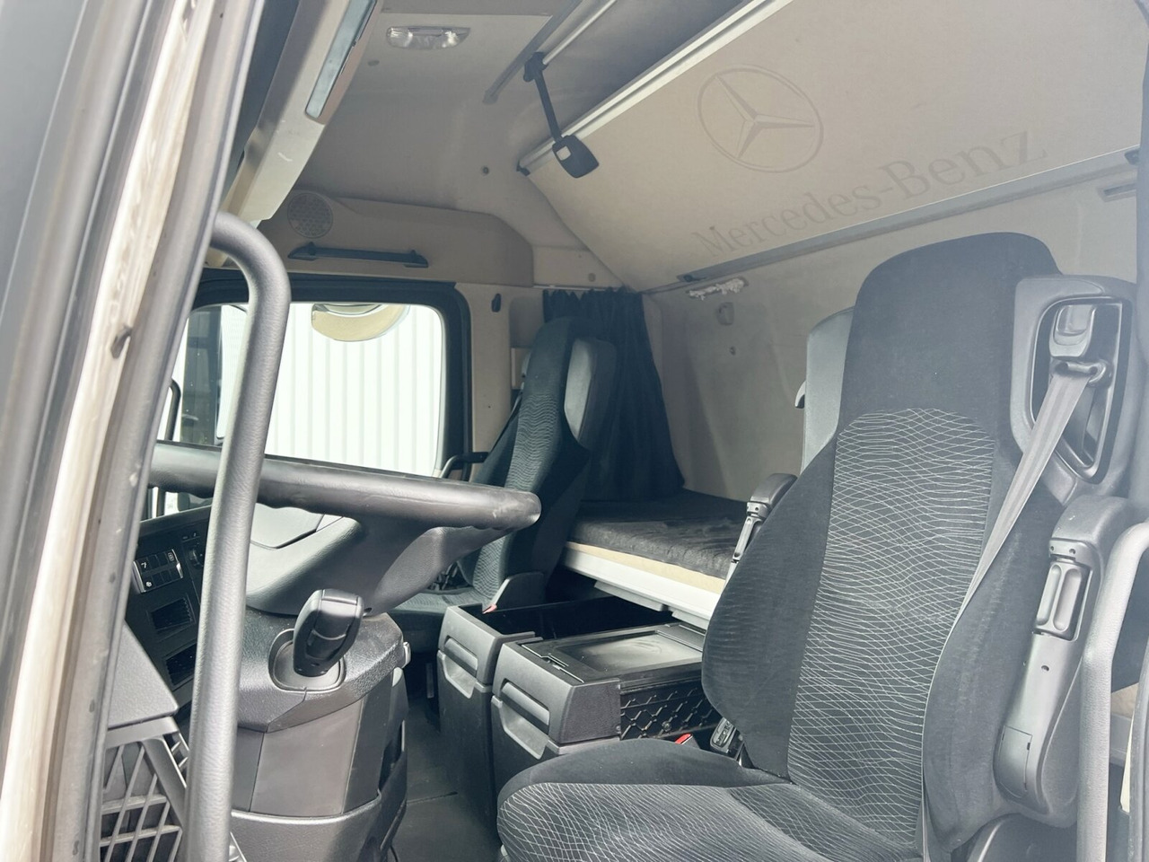 Mercedes-Benz Actros 1842/45 LS 4x2 Actros 1842/45 LS 4x2, 3x VORHANDEN - Влекач: снимка 3 Mercedes-Benz Actros 1842/45 LS 4x2 Actros 1842/45 LS 4x2, 3x VORHANDEN - Влекач: снимка 3