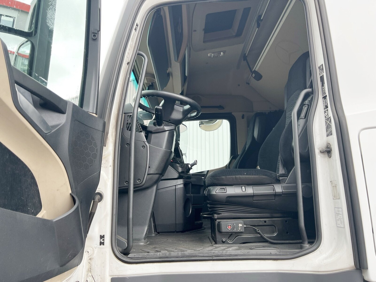 Mercedes-Benz Actros 1842/45 LS 4x2 Actros 1842/45 LS 4x2, 3x VORHANDEN - Влекач: снимка 2 Mercedes-Benz Actros 1842/45 LS 4x2 Actros 1842/45 LS 4x2, 3x VORHANDEN - Влекач: снимка 2