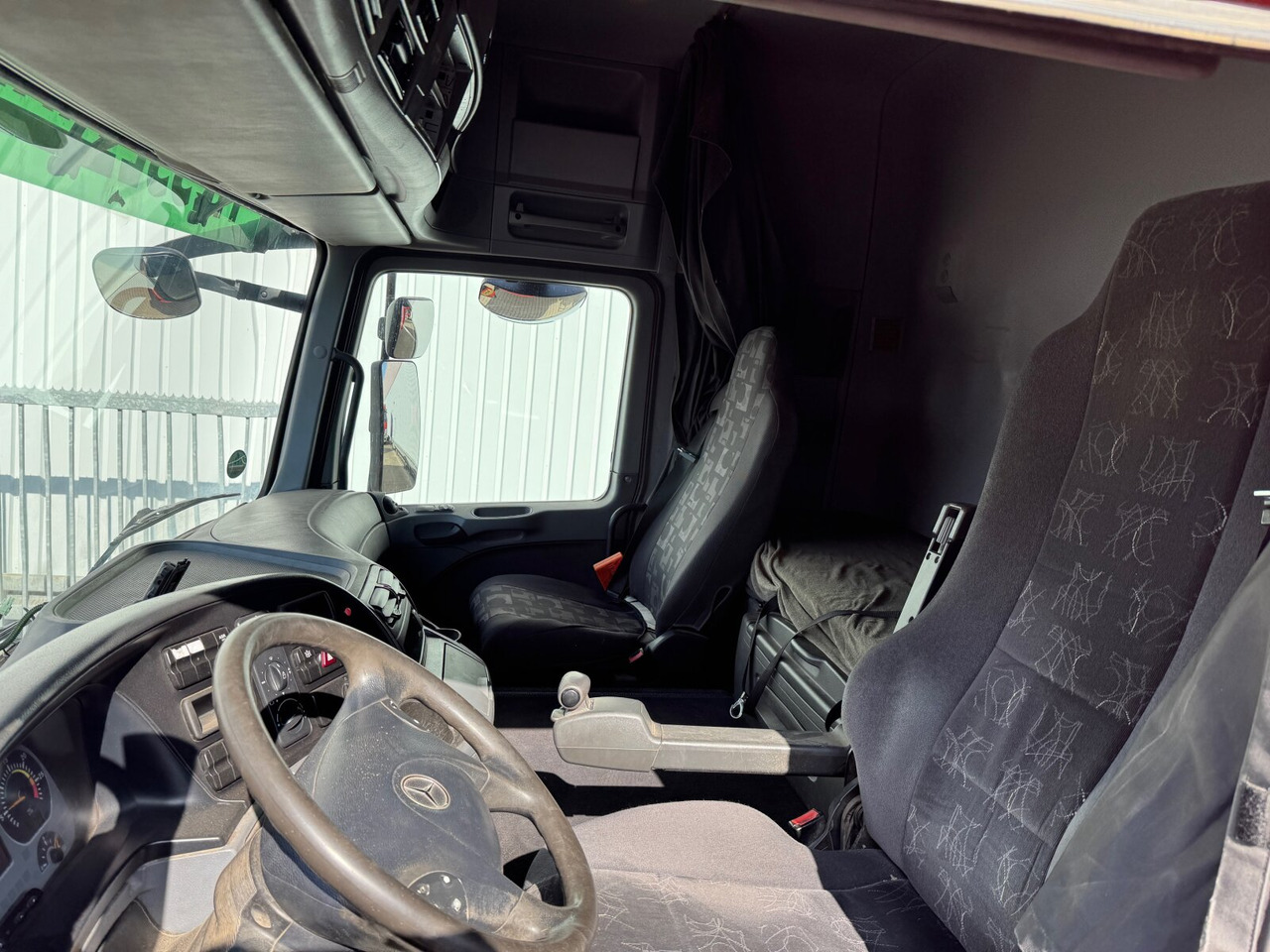 Interior photo 1: Влекач Mercedes-Benz Actros 1844 LS 4x2 Actros 1844 LS 4x2, Kipphydraulik