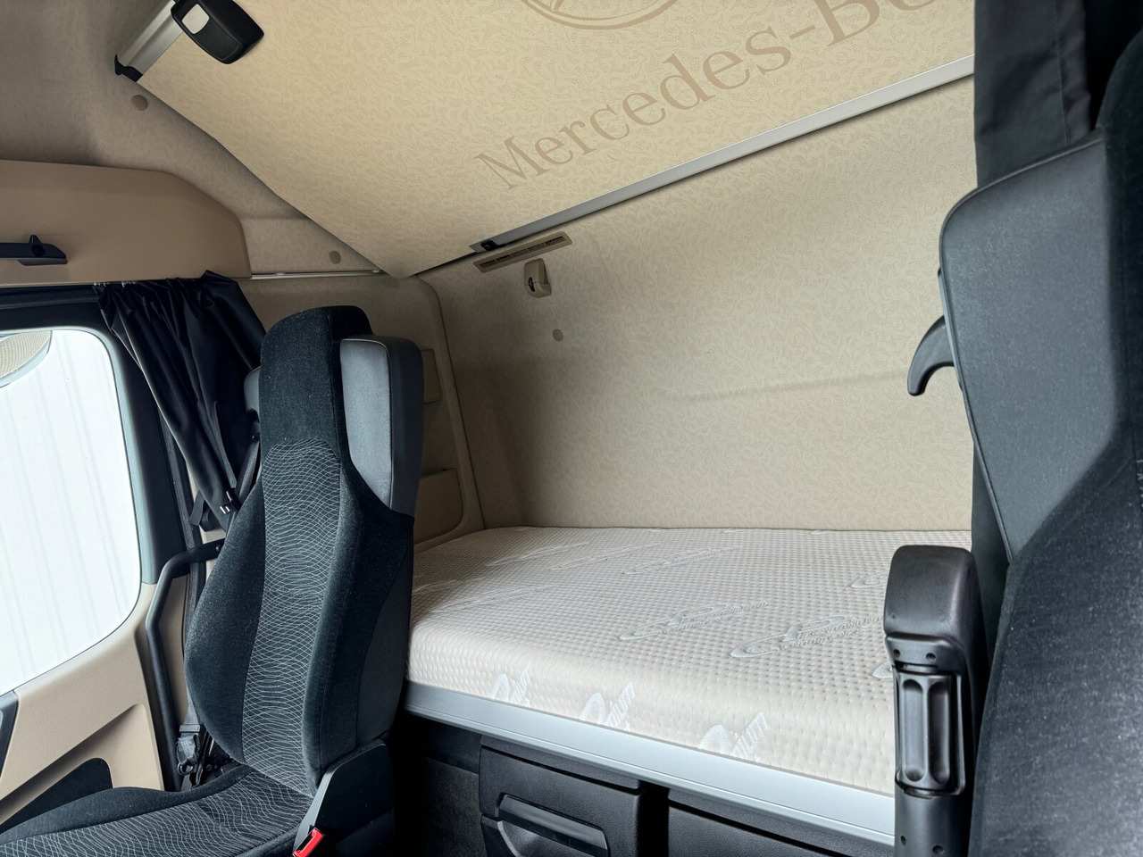 Mercedes-Benz Actros 1848 LS 4x2 Actros 1848 LS 4x2, Vollumer, Retarder - Влекач: снимка 4 Mercedes-Benz Actros 1848 LS 4x2 Actros 1848 LS 4x2, Vollumer, Retarder - Влекач: снимка 4