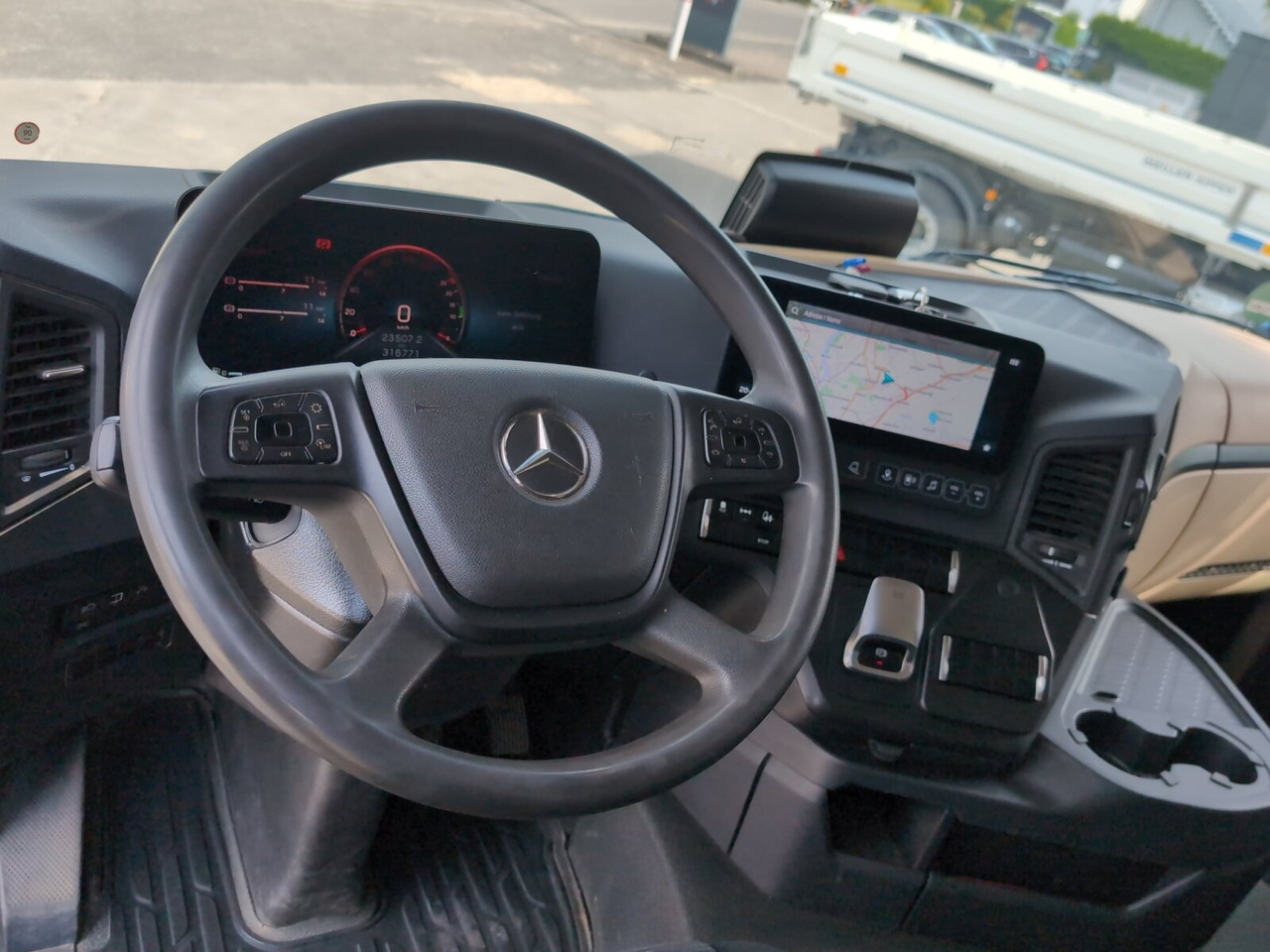Mercedes-Benz Actros 2148 LS 4x4 HAD Actros 2148 LS 4x4 HAD, Retarder, Navi, MultimediaCockpit, Hydraulik - Влекач: снимка 4 Mercedes-Benz Actros 2148 LS 4x4 HAD Actros 2148 LS 4x4 HAD, Retarder, Navi, MultimediaCockpit, Hydraulik - Влекач: снимка 4