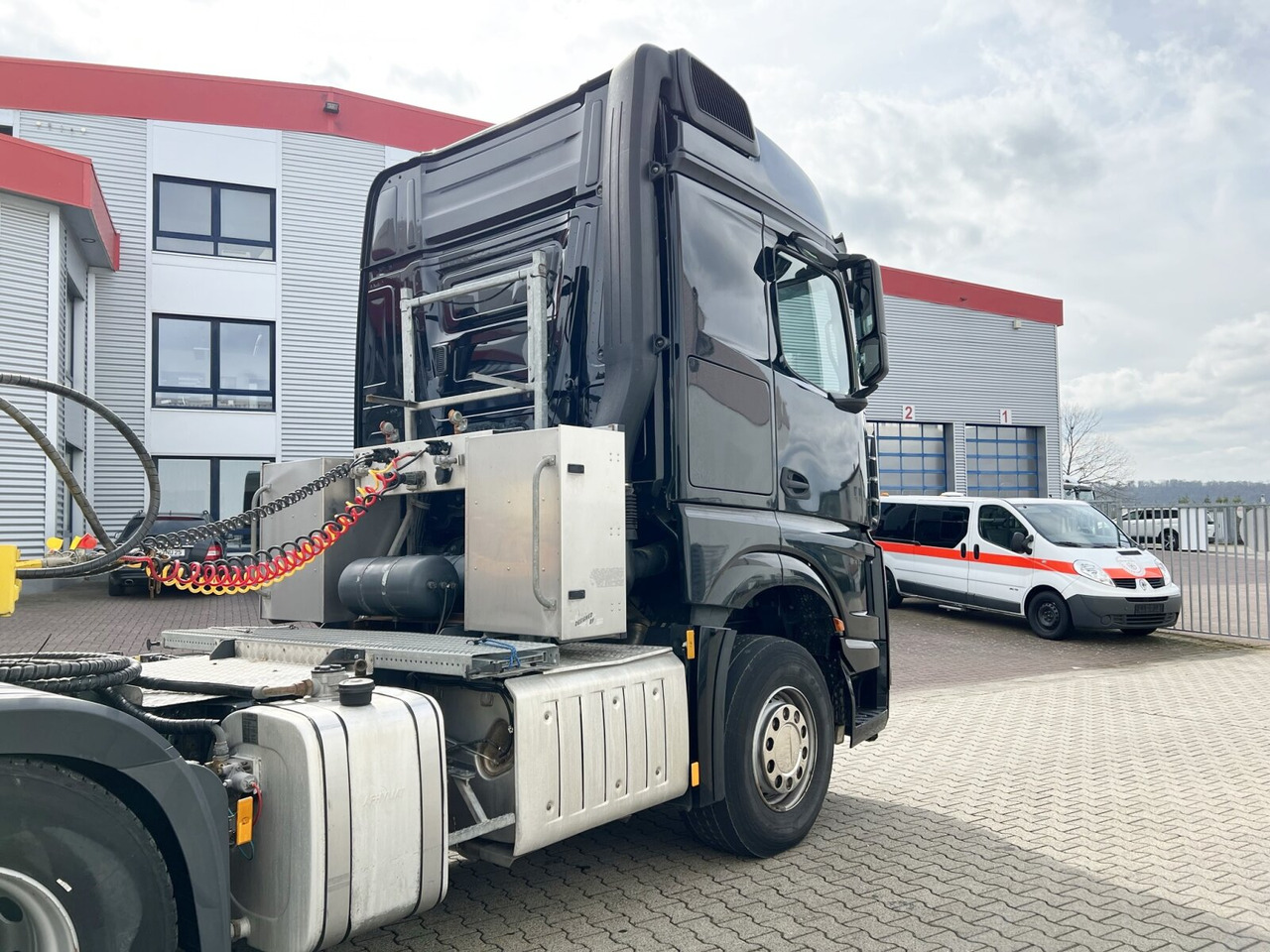 Mercedes-Benz Arocs 3358 LS 6x4 Arocs 3358 LS 6x4, StreamSpace, Turbo-Retarder-Kupplung, Kipphydraulik - Влекач: снимка 5 Mercedes-Benz Arocs 3358 LS 6x4 Arocs 3358 LS 6x4, StreamSpace, Turbo-Retarder-Kupplung, Kipphydraulik - Влекач: снимка 5