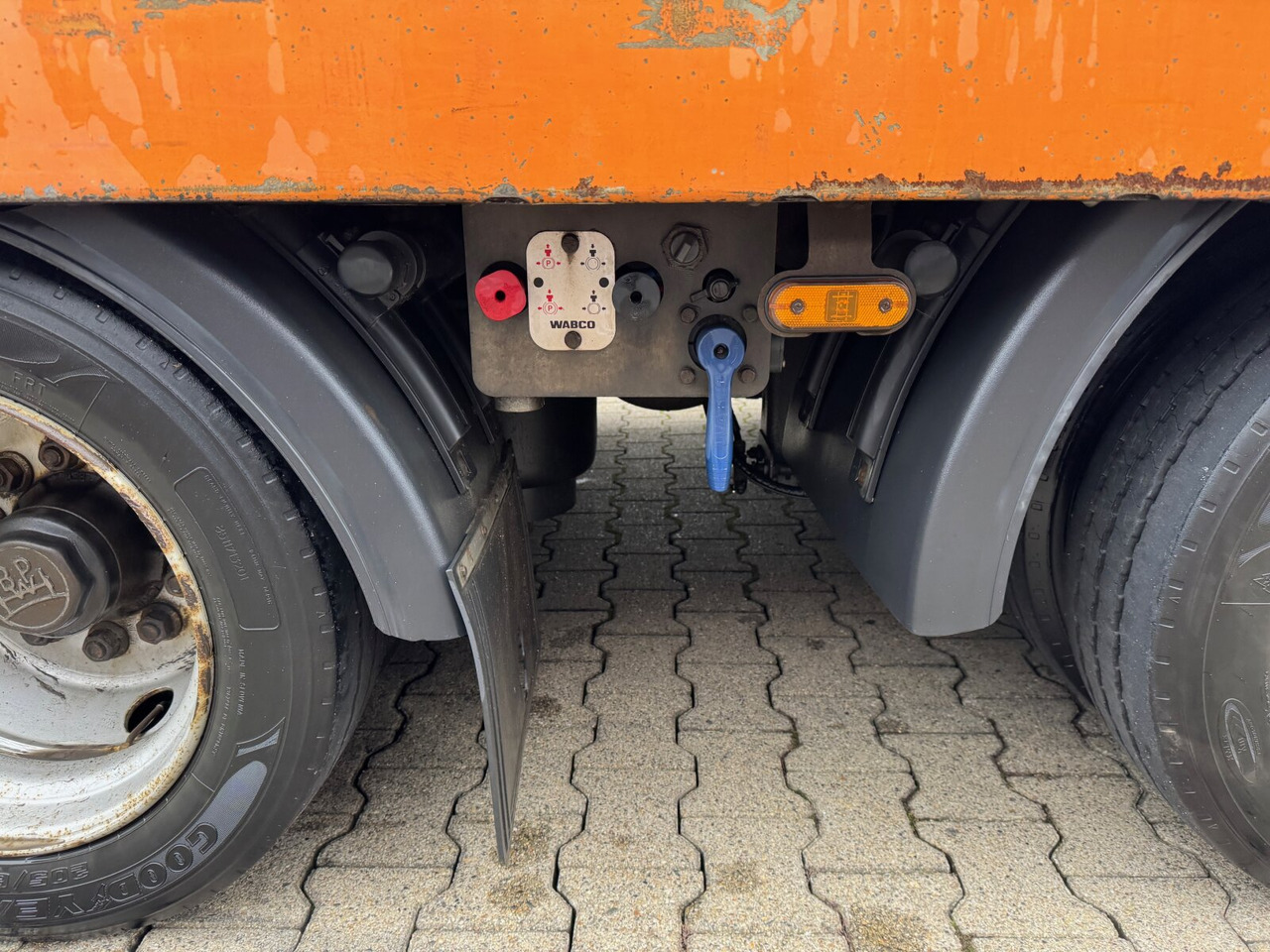 ZHP 24-32 RUFA ZHP 24-32, TwistLock-Verriegelungen, Verzinkt - Бордово ремарке/ Платформа: снимка 2 ZHP 24-32 RUFA ZHP 24-32, TwistLock-Verriegelungen, Verzinkt - Бордово ремарке/ Платформа: снимка 2