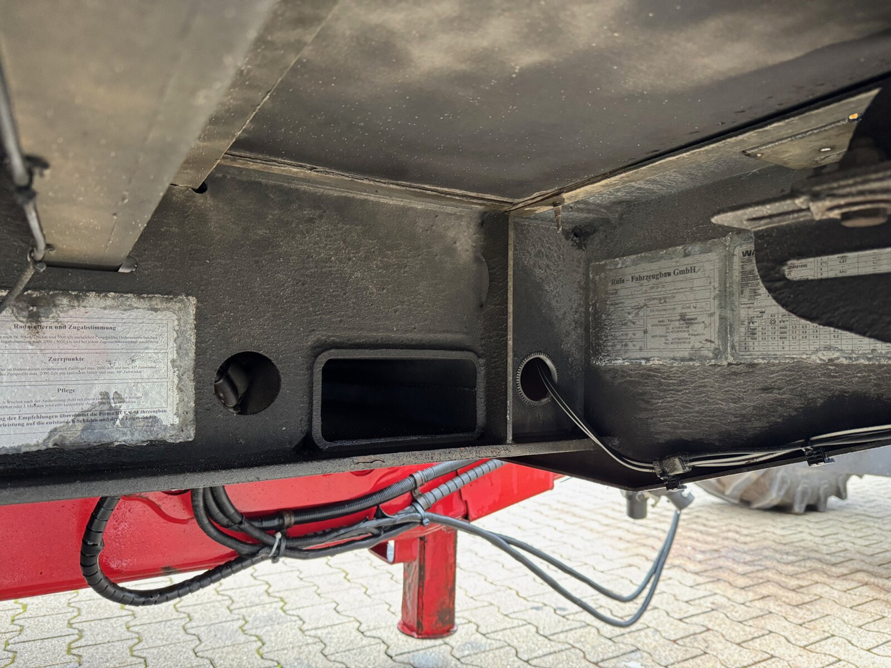 ZHP 24-32 RUFA ZHP 24-32, TwistLock-Verriegelungen, Verzinkt - Бордово ремарке/ Платформа: снимка 4 ZHP 24-32 RUFA ZHP 24-32, TwistLock-Verriegelungen, Verzinkt - Бордово ремарке/ Платформа: снимка 4