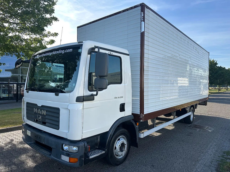 MAN TGL 12.210 MANUAL + 2000 KG LIFT + 2.60 M HIGH BIG BOX + AIRCO + SPRING / SPRING + 3 SEATS - Камион фургон: снимка 1 MAN TGL 12.210 MANUAL + 2000 KG LIFT + 2.60 M HIGH BIG BOX + AIRCO + SPRING / SPRING + 3 SEATS - Камион фургон: снимка 1