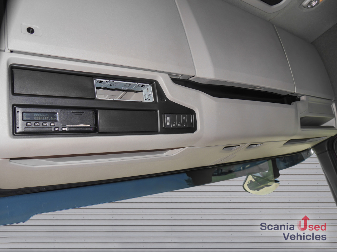 SCANIA R 410 B6x2*4NB - Pritsche / Plane / Hecktüren - - Камион с брезент: снимка 5 SCANIA R 410 B6x2*4NB - Pritsche / Plane / Hecktüren - - Камион с брезент: снимка 5