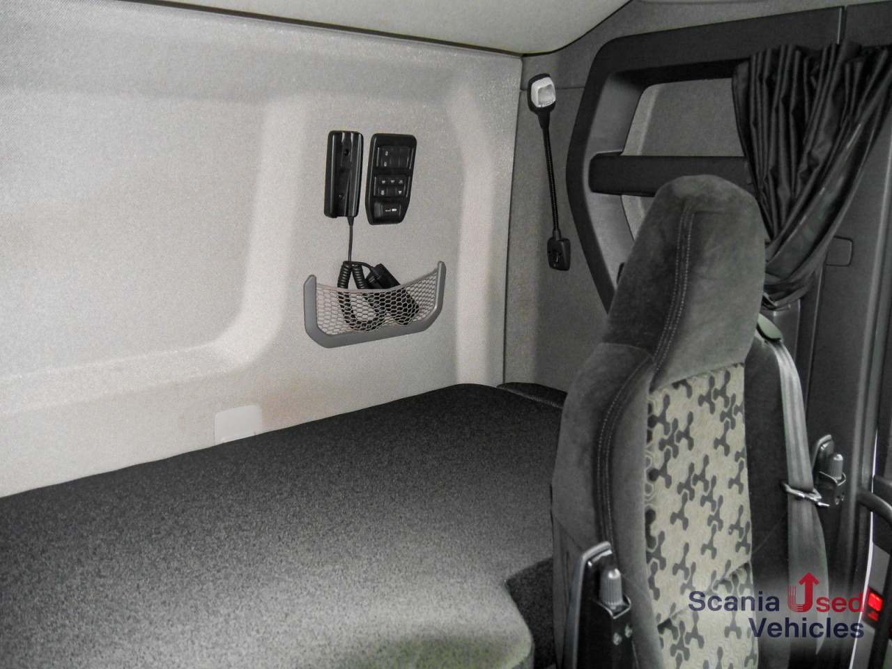 SCANIA R 460 A4x2EB - SUPER - - Влекач: снимка 2 SCANIA R 460 A4x2EB - SUPER - - Влекач: снимка 2