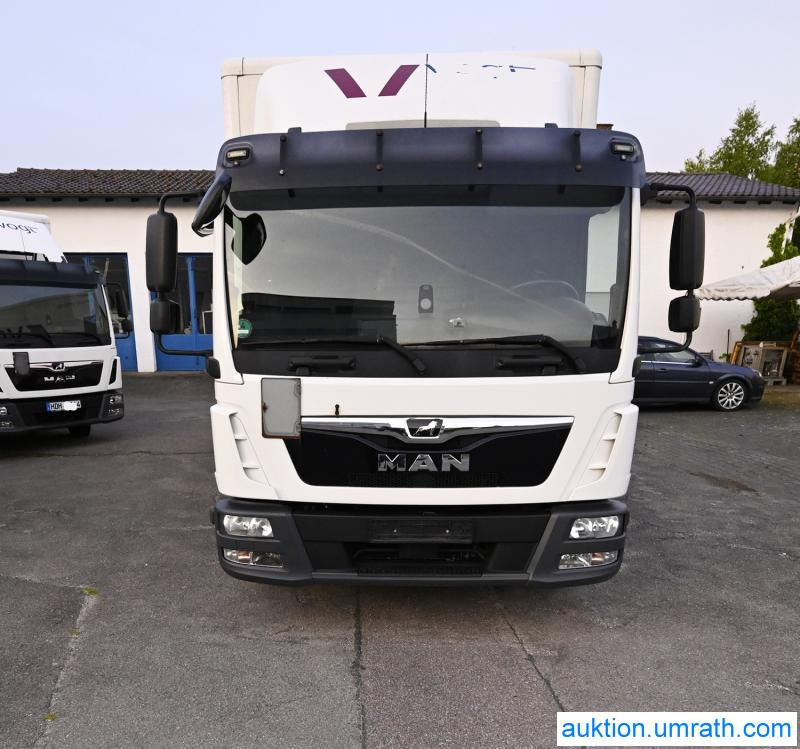 MAN (V181) MAN TGL 12.250 4x2 L/BL Koffer Ladebordwand Klimaautomatik NAVI Luftfederung Automatikgetriebe EURO 6 - Камион фургон: снимка 3 MAN (V181) MAN TGL 12.250 4x2 L/BL Koffer Ladebordwand Klimaautomatik NAVI Luftfederung Automatikgetriebe EURO 6 - Камион фургон: снимка 3