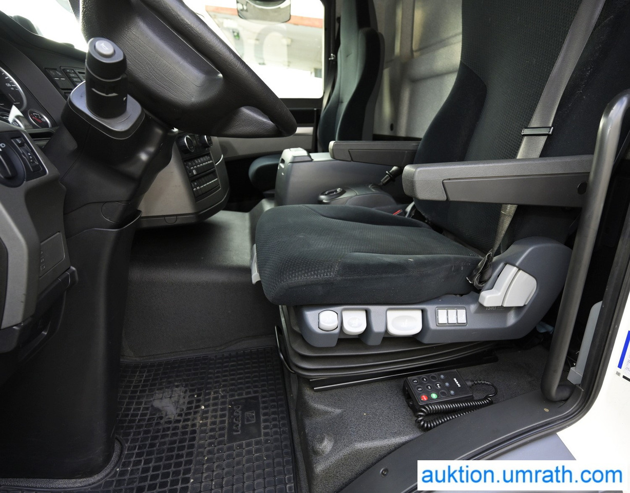 Лизинг на MAN (V182) TGL 12.250 4x2 L/BL Koffer Ladebordwand Klimaautomatik NAVI Luftfederung Automatikgetriebe EURO 6 MAN (V182) TGL 12.250 4x2 L/BL Koffer Ladebordwand Klimaautomatik NAVI Luftfederung Automatikgetriebe EURO 6: снимка 16
