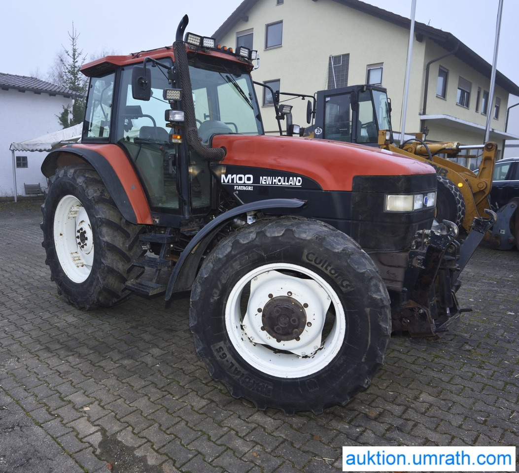 NEW HOLLAND M100 4x4 - Трактор: снимка 3 NEW HOLLAND M100 4x4 - Трактор: снимка 3