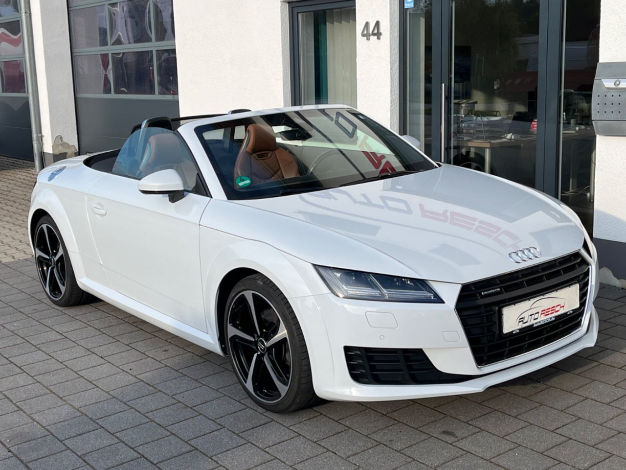 Audi TT Roadster 2.0 TFSI quattro - Лек автомобил: снимка 4 Audi TT Roadster 2.0 TFSI quattro - Лек автомобил: снимка 4
