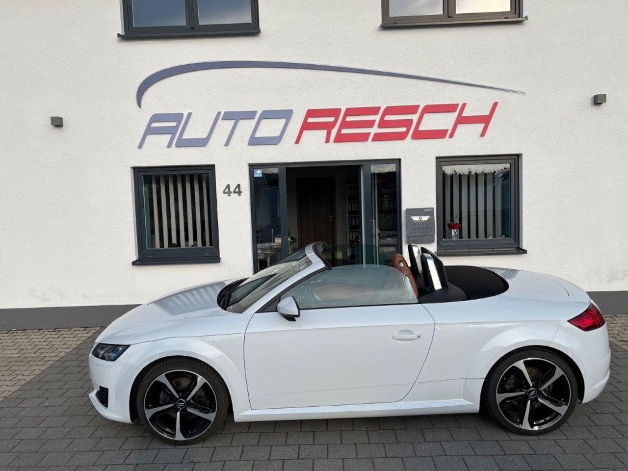 Audi TT Roadster 2.0 TFSI quattro - Лек автомобил: снимка 5 Audi TT Roadster 2.0 TFSI quattro - Лек автомобил: снимка 5