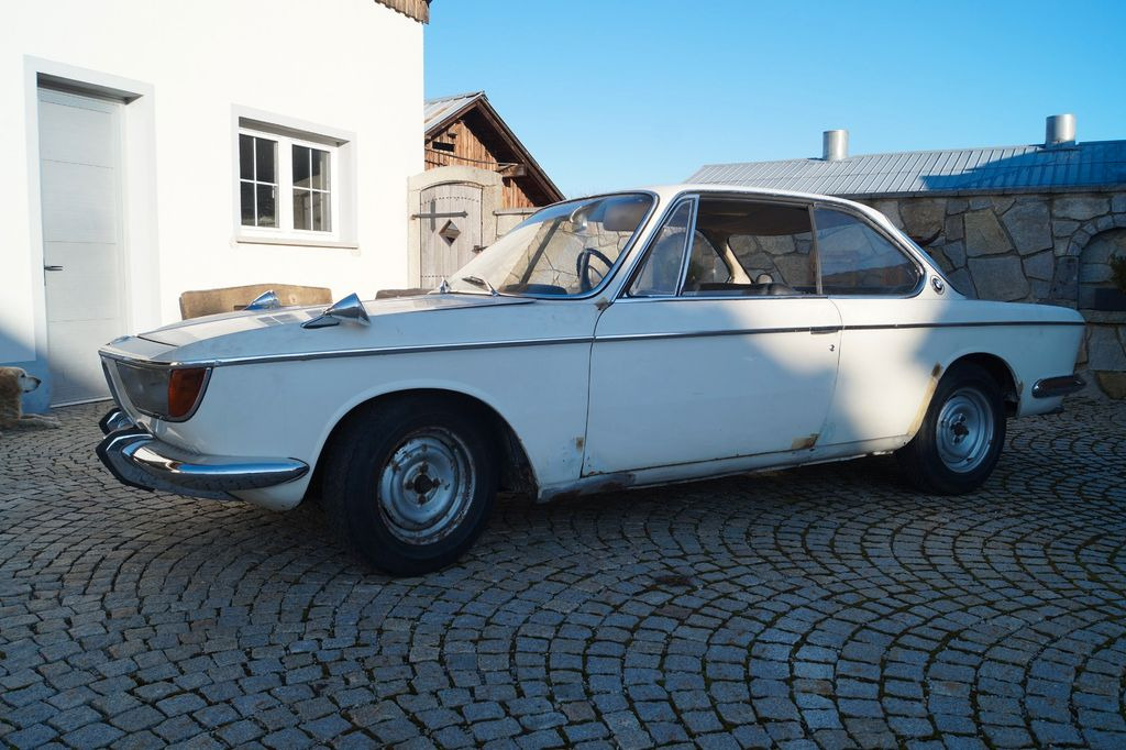 BMW 2000 CS - Лек автомобил: снимка 5 BMW 2000 CS - Лек автомобил: снимка 5