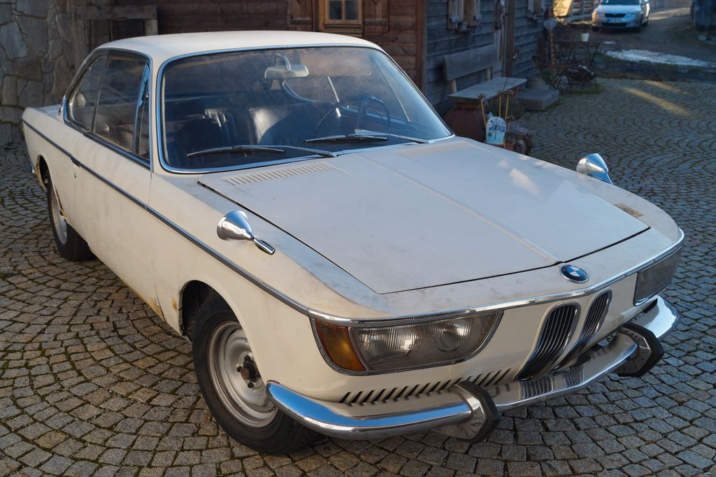 BMW 2000 CS - Лек автомобил: снимка 1 BMW 2000 CS - Лек автомобил: снимка 1