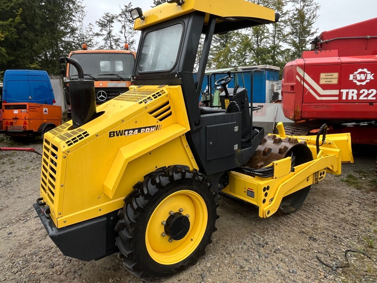 BOMAG Walzenzug BW 124 PDH-4 Planierschild 100 Bstd. - Компактор: снимка 3 BOMAG Walzenzug BW 124 PDH-4 Planierschild 100 Bstd. - Компактор: снимка 3