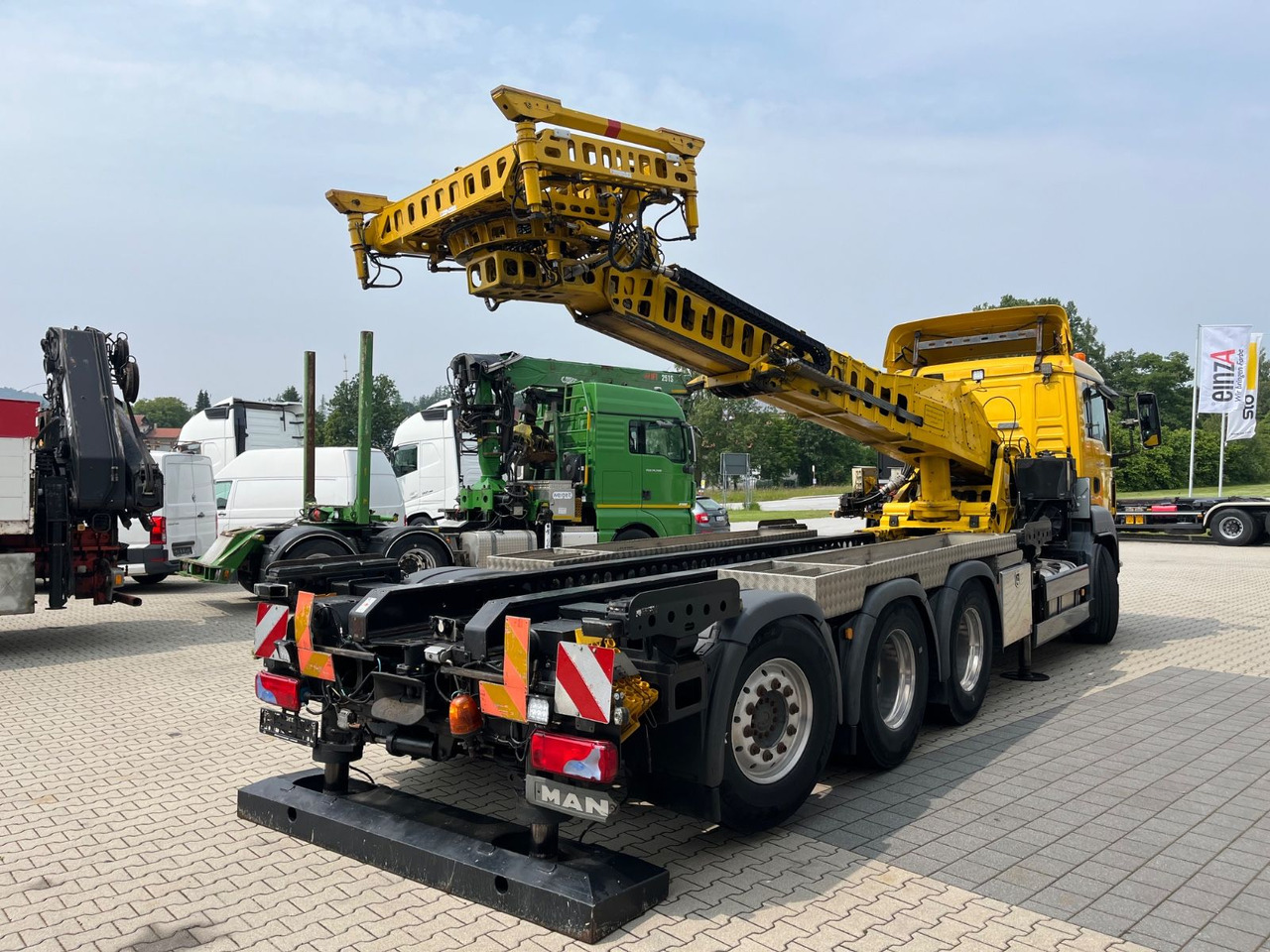 MAN TGS 35.480 8x4-4BL Deuringer Garagentransporter - Камион с кран: снимка 5 MAN TGS 35.480 8x4-4BL Deuringer Garagentransporter - Камион с кран: снимка 5