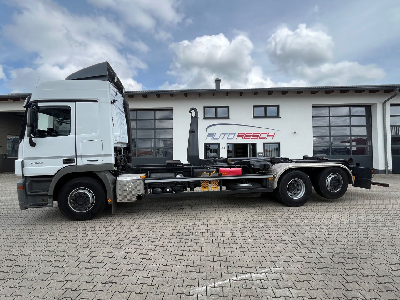 Mercedes-Benz Actros 2544 MP3 Abrollkipper original 84.000KM - Мултилифт с кука камион: снимка 3 Mercedes-Benz Actros 2544 MP3 Abrollkipper original 84.000KM - Мултилифт с кука камион: снимка 3
