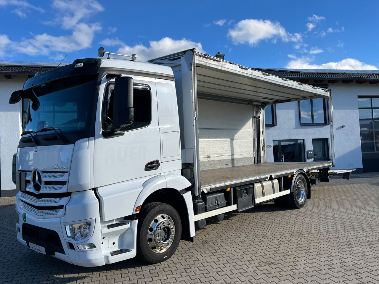 Mercedes-Benz Antos 1836 Klappwand Getränkekoffer beheizt - За напитки камион: снимка 3 Mercedes-Benz Antos 1836 Klappwand Getränkekoffer beheizt - За напитки камион: снимка 3