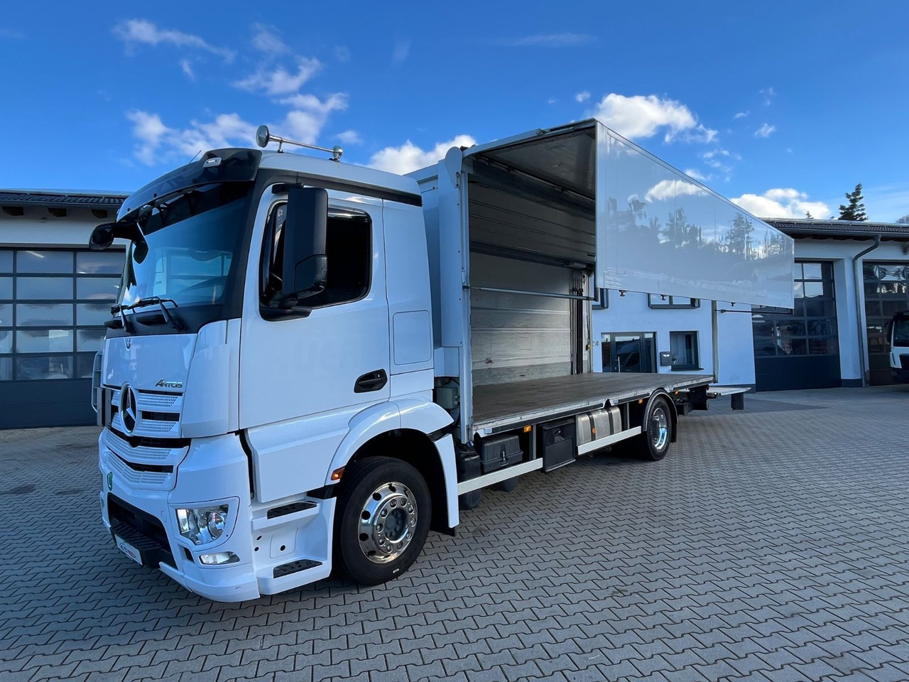 Mercedes-Benz Antos 1836 Klappwand Getränkekoffer beheizt - За напитки камион: снимка 2 Mercedes-Benz Antos 1836 Klappwand Getränkekoffer beheizt - За напитки камион: снимка 2