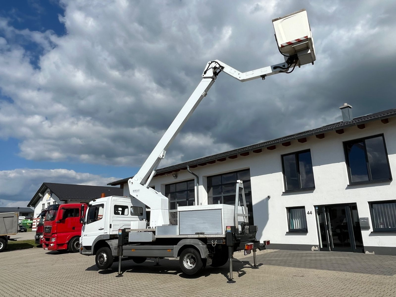 Mercedes-Benz Atego 816 ESDA TG 1800 Steiger 1000V isoliert - Автовишка: снимка 2 Mercedes-Benz Atego 816 ESDA TG 1800 Steiger 1000V isoliert - Автовишка: снимка 2