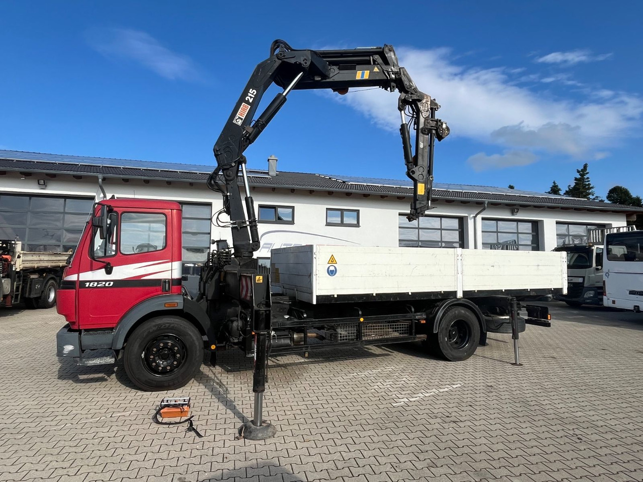 Mercedes-Benz SK 1820 mit HIAB 215-5 mit Jib und Winde - Бордови камион, Камион с кран: снимка 3 Mercedes-Benz SK 1820 mit HIAB 215-5 mit Jib und Winde - Бордови камион, Камион с кран: снимка 3