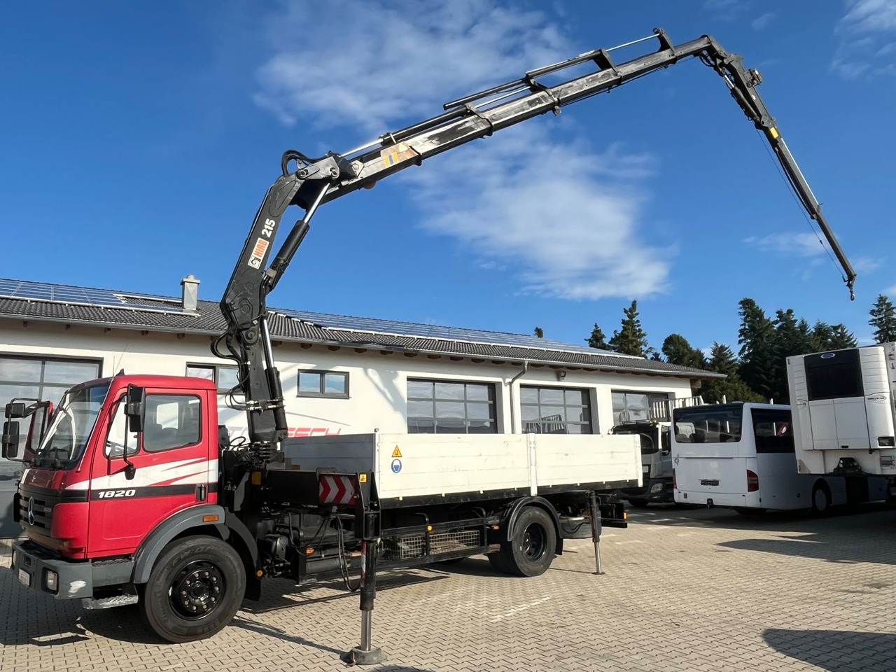 Mercedes-Benz SK 1820 mit HIAB 215-5 mit Jib und Winde - Бордови камион, Камион с кран: снимка 1 Mercedes-Benz SK 1820 mit HIAB 215-5 mit Jib und Winde - Бордови камион, Камион с кран: снимка 1