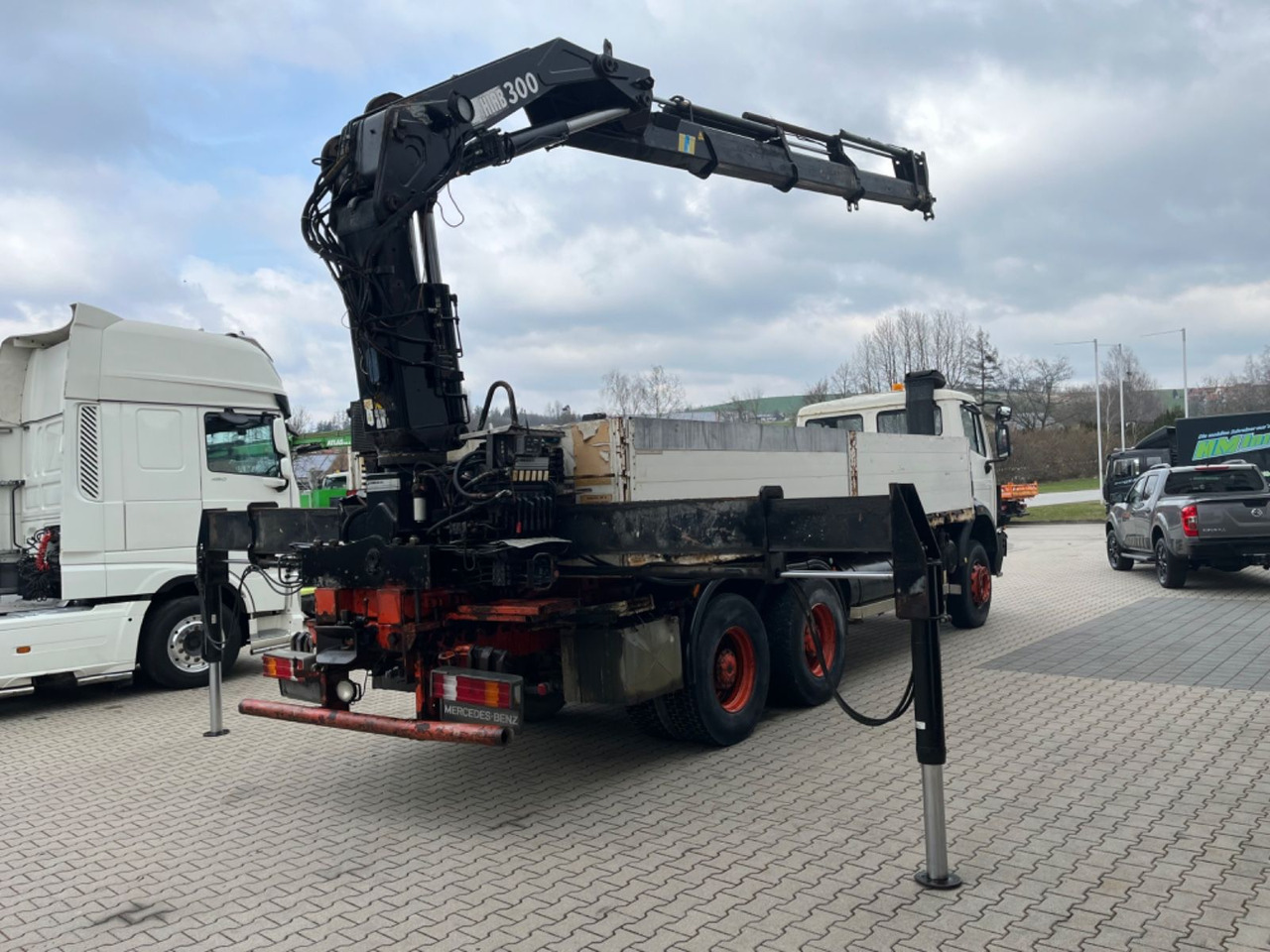 Mercedes-Benz SK 2635 6x4 V8 Pritsche mit HIAB 300-4 - Бордови камион, Камион с кран: снимка 3 Mercedes-Benz SK 2635 6x4 V8 Pritsche mit HIAB 300-4 - Бордови камион, Камион с кран: снимка 3