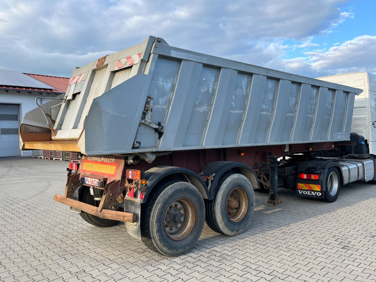 Schwarzmüller 2 Achs Alu Kippmulde Trommelbremse - Самосвал полуремарке: снимка 5 Schwarzmüller 2 Achs Alu Kippmulde Trommelbremse - Самосвал полуремарке: снимка 5