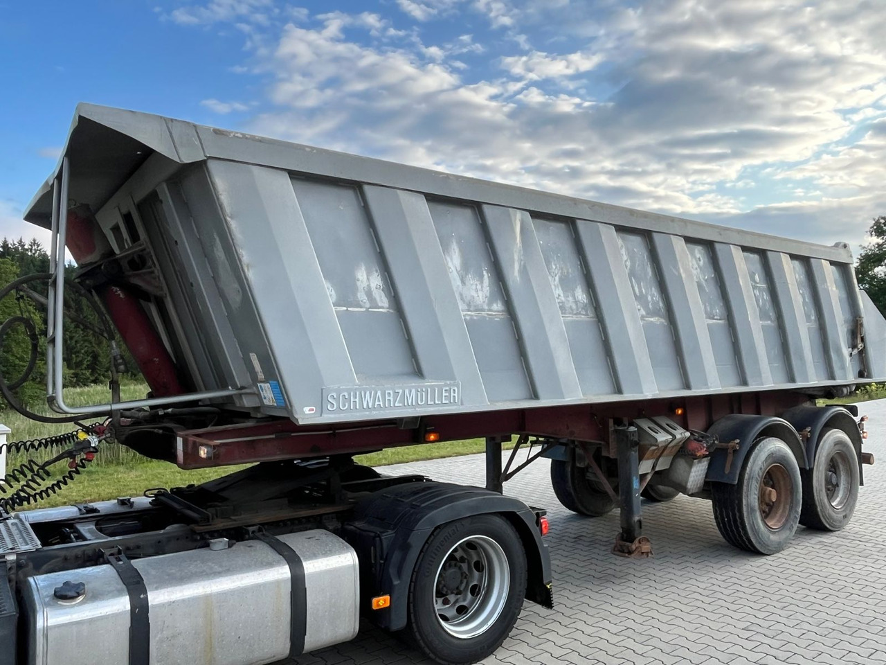 Schwarzmüller 2 Achs Alu Kippmulde Trommelbremse - Самосвал полуремарке: снимка 2 Schwarzmüller 2 Achs Alu Kippmulde Trommelbremse - Самосвал полуремарке: снимка 2