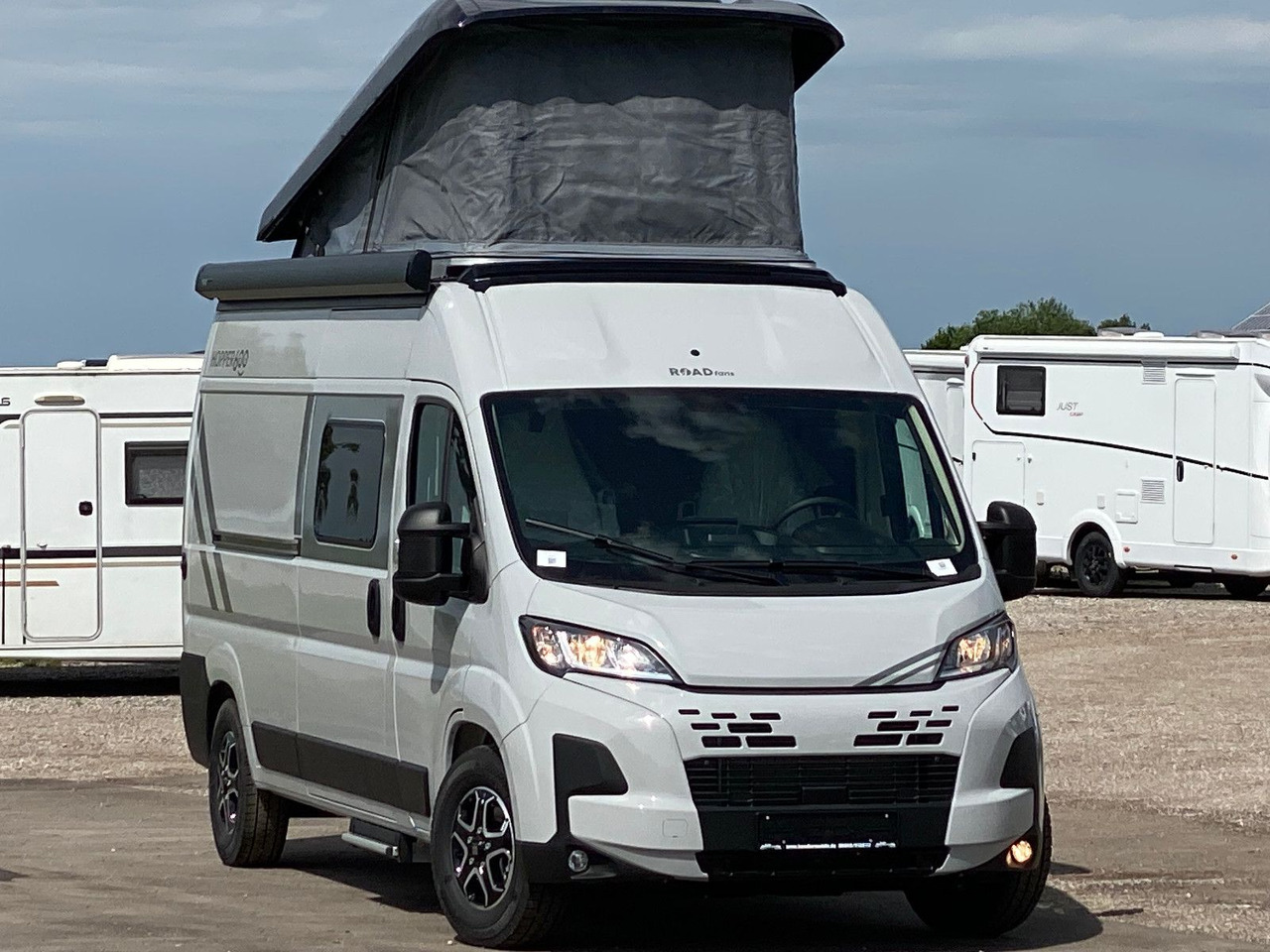 LMC INNOVAN 600 ,Aufstelldach,Automatik,25 Modell - Кемпер ван: снимка 1 LMC INNOVAN 600 ,Aufstelldach,Automatik,25 Modell - Кемпер ван: снимка 1