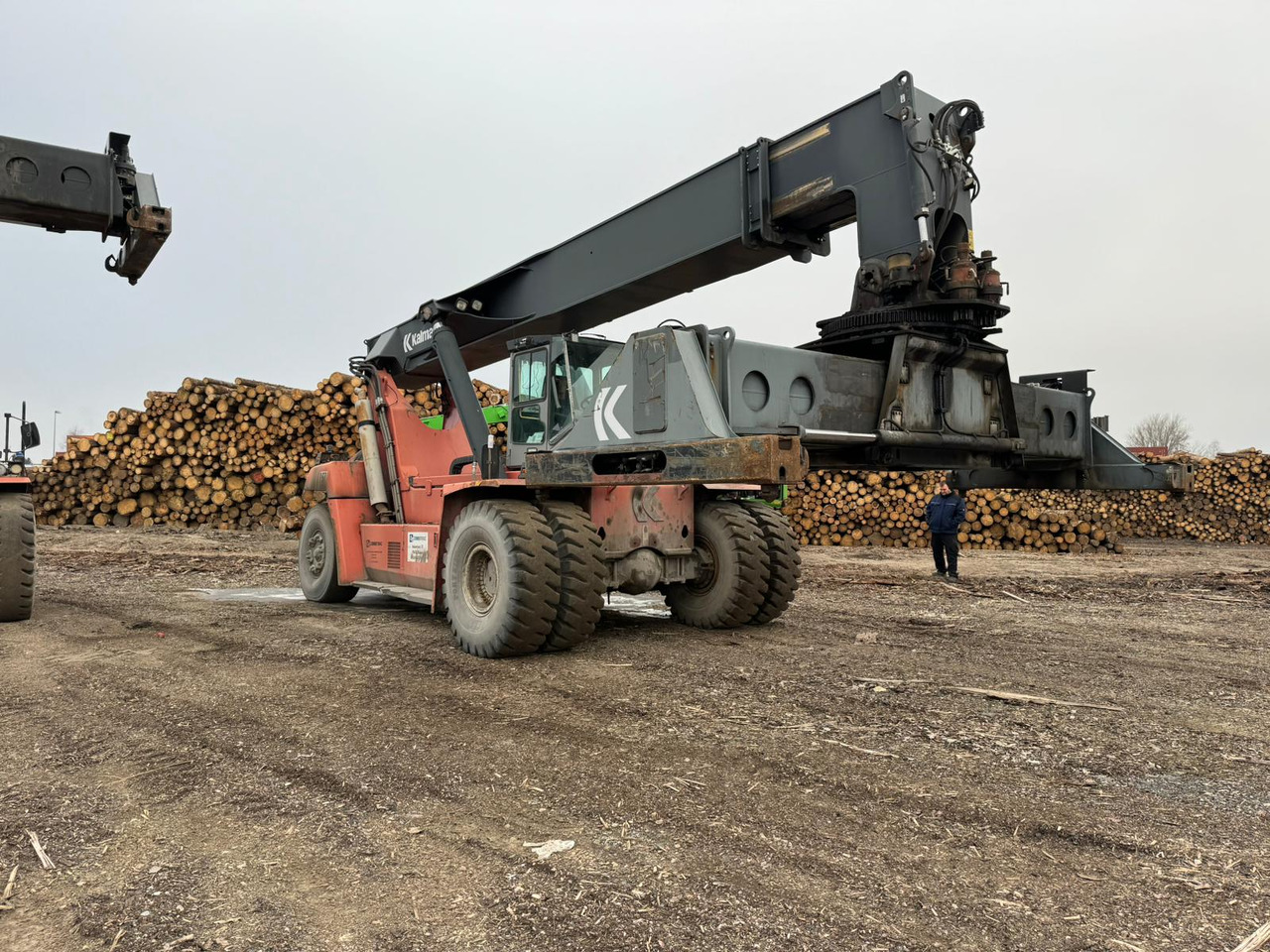 KALMAR DRF420-60S5 BJ: 2007 BStd: 32773h - Контейнерен товарач: снимка 1 KALMAR DRF420-60S5 BJ: 2007 BStd: 32773h - Контейнерен товарач: снимка 1