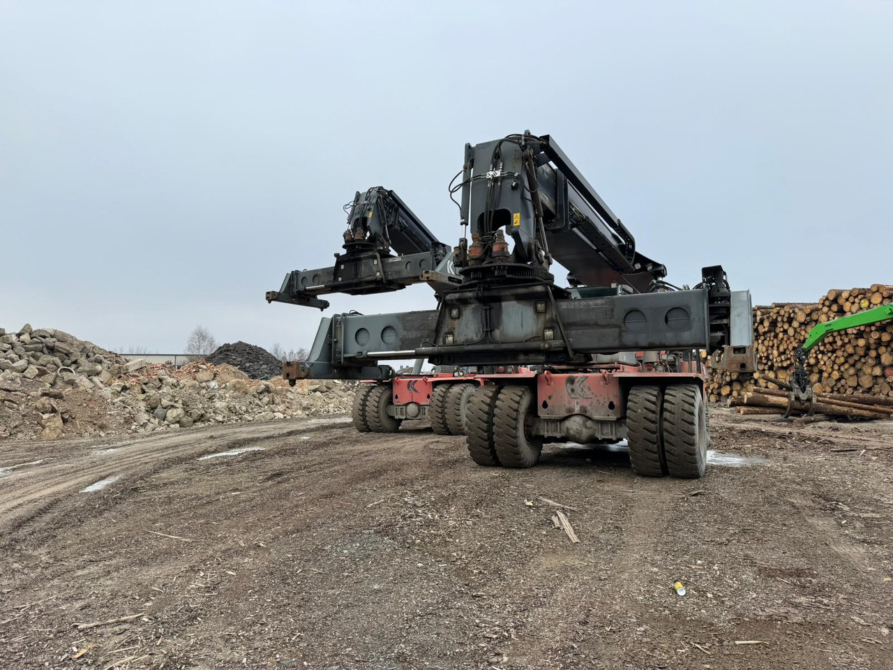 KALMAR DRF420-60S5 BJ: 2007 BStd: 32773h - Контейнерен товарач: снимка 2 KALMAR DRF420-60S5 BJ: 2007 BStd: 32773h - Контейнерен товарач: снимка 2