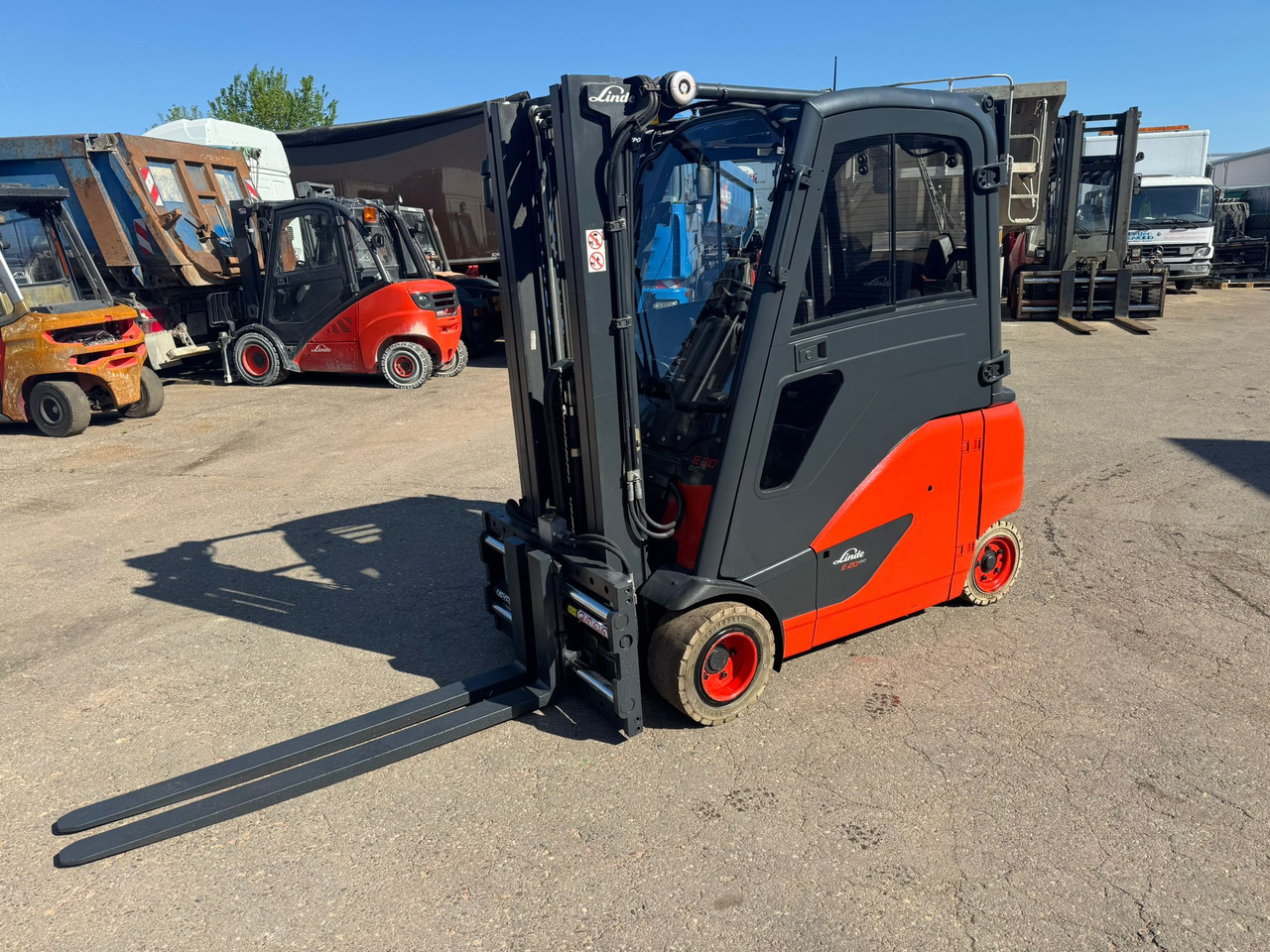 LINDE E20PHL-02 Elektro Triplex Kabine Heizung integriertes Ladegerät - Електрокар: снимка 1 LINDE E20PHL-02 Elektro Triplex Kabine Heizung integriertes Ladegerät - Електрокар: снимка 1