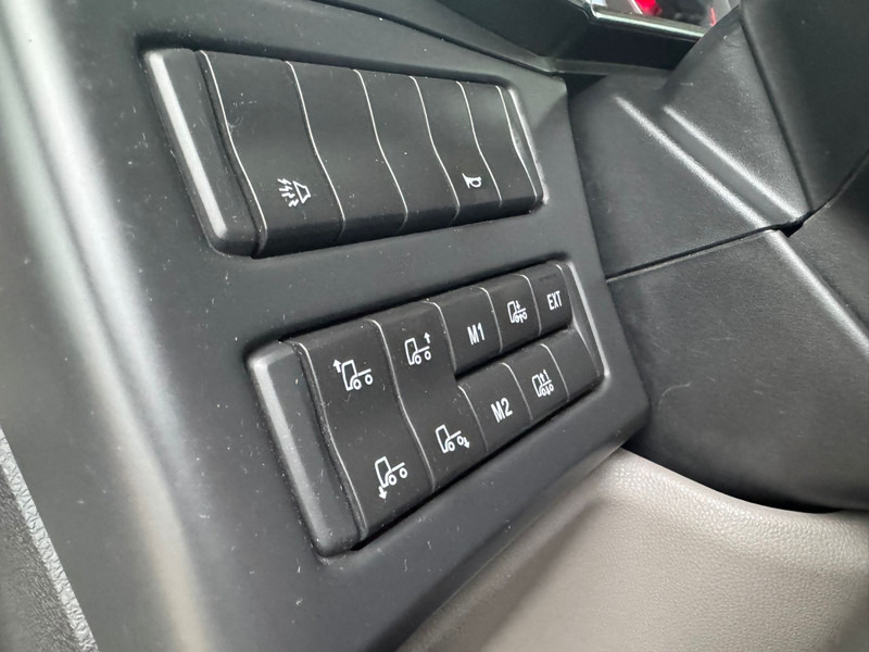 Влекач Scania R410 / Retarder / Night Klima / 2 Tanks / Full Air / TUV: 3-2026 / NL Truck: снимка 11 Влекач Scania R410 / Retarder / Night Klima / 2 Tanks / Full Air / TUV: 3-2026 / NL Truck: снимка 11