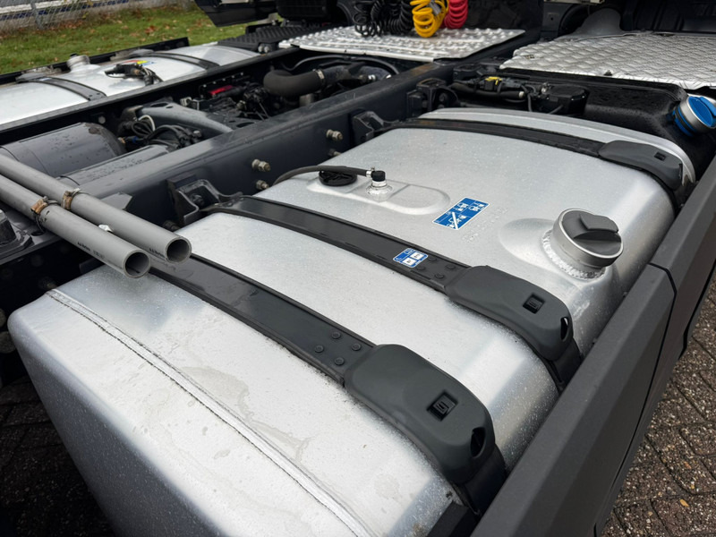 Влекач Scania R410 / Retarder / Night Klima / 2 Tanks / Full Air / TUV: 3-2026 / NL Truck: снимка 17 Влекач Scania R410 / Retarder / Night Klima / 2 Tanks / Full Air / TUV: 3-2026 / NL Truck: снимка 17