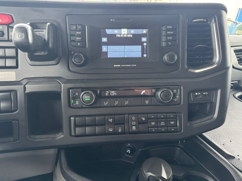 Влекач Scania R410 / Retarder / Night Klima / 2 Tanks / Full Air / TUV: 3-2026 / NL Truck: снимка 13 Влекач Scania R410 / Retarder / Night Klima / 2 Tanks / Full Air / TUV: 3-2026 / NL Truck: снимка 13