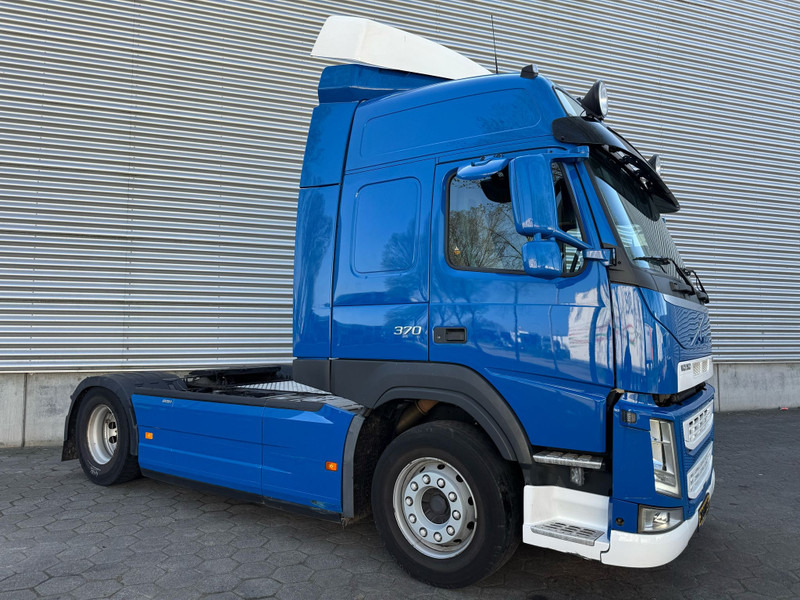 Volvo FM 370 / 2 Tanks / I-Shift / NL Truck - Влекач: снимка 2 Volvo FM 370 / 2 Tanks / I-Shift / NL Truck - Влекач: снимка 2