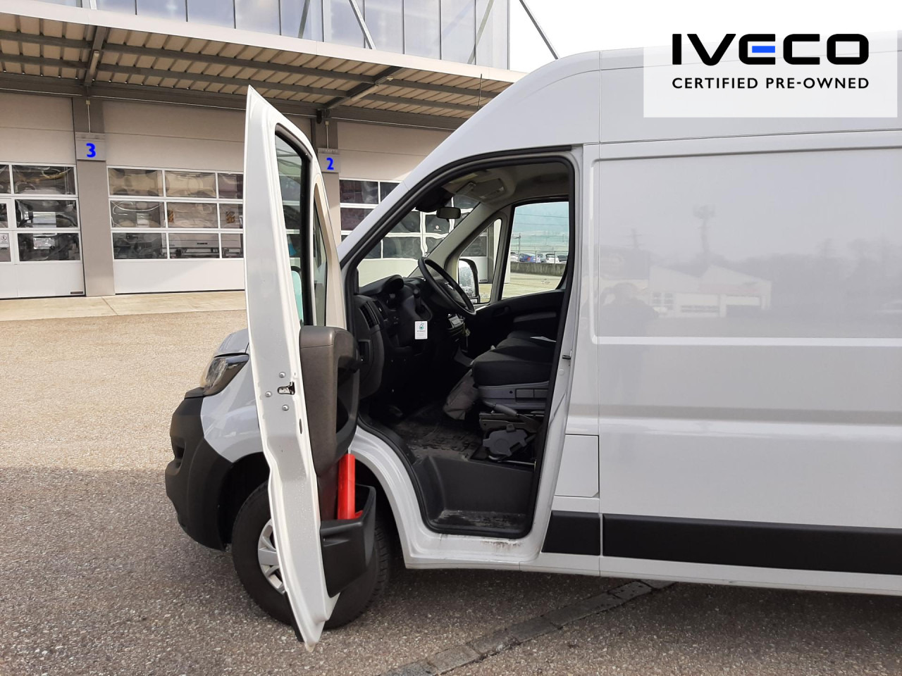 FIAT e-Ducato L2H2 teilverglast (47-kWh) - Товарен бус, Електрически бус: снимка 2 FIAT e-Ducato L2H2 teilverglast (47-kWh) - Товарен бус, Електрически бус: снимка 2