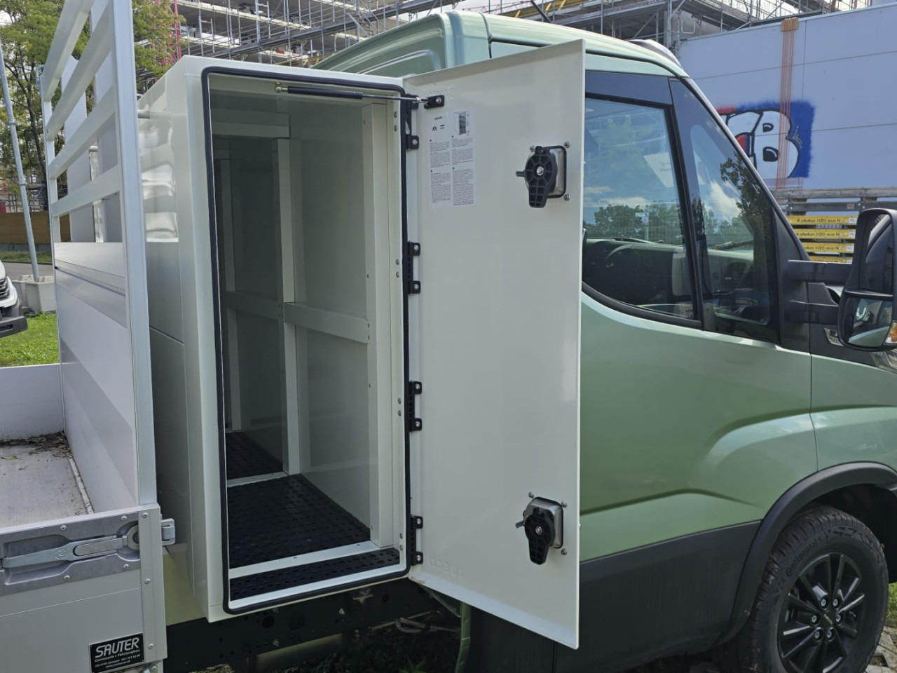 IVECO 35S18HA8 Pritsche (TOP Ausstattung) - Бордови бус: снимка 4 IVECO 35S18HA8 Pritsche (TOP Ausstattung) - Бордови бус: снимка 4