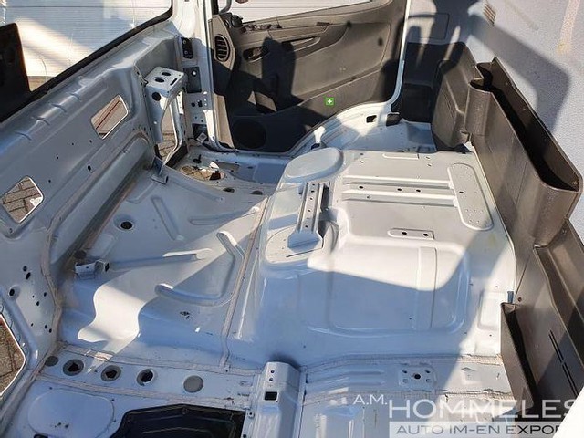 Mercedes-Benz Atego - Кабина и интериор: снимка 2 Mercedes-Benz Atego - Кабина и интериор: снимка 2