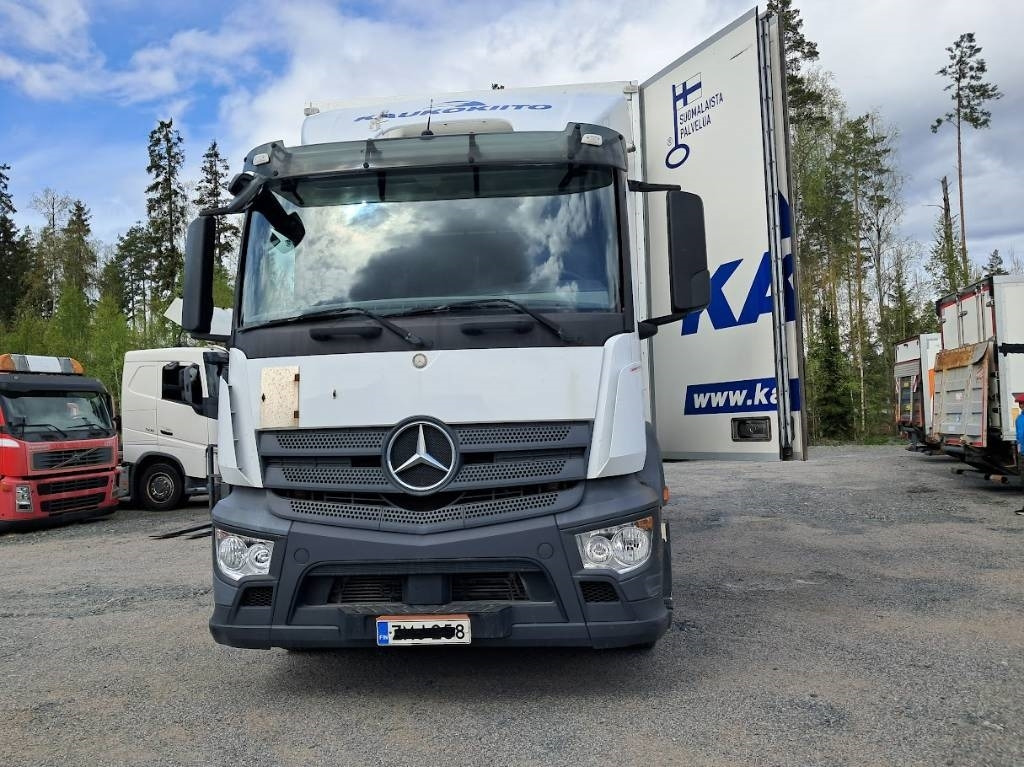 Mercedes-Benz Antos 1824L - Камион фургон: снимка 2 Mercedes-Benz Antos 1824L - Камион фургон: снимка 2