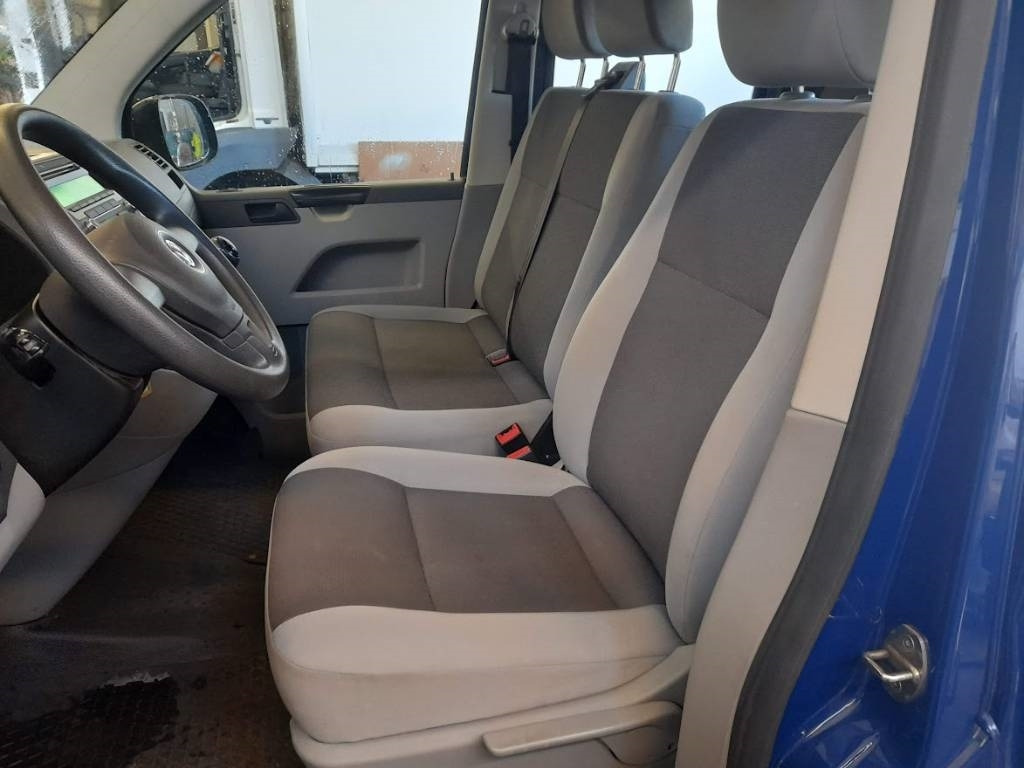 Volkswagen Transporter 2.0 TDI Doppel 6hlö alulava - Бордови бус, Бус с двойна кабина: снимка 4 Volkswagen Transporter 2.0 TDI Doppel 6hlö alulava - Бордови бус, Бус с двойна кабина: снимка 4