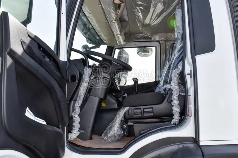 Iveco T-WAY AD380T47H 6x4 R24 Tyres Chassis - Barcelona Stock - Шаси кабина: снимка 4 Iveco T-WAY AD380T47H 6x4 R24 Tyres Chassis - Barcelona Stock - Шаси кабина: снимка 4