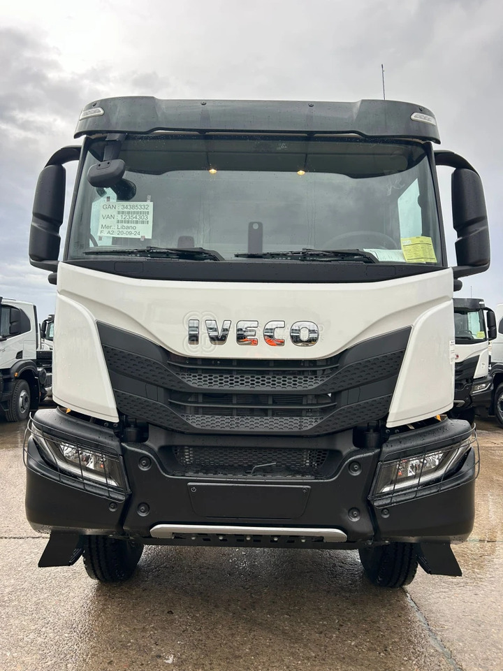 Iveco T-WAY AT380T43H 6x4 R20 Tyres Chassis - Barcelona Stock - Шаси кабина: снимка 1 Iveco T-WAY AT380T43H 6x4 R20 Tyres Chassis - Barcelona Stock - Шаси кабина: снимка 1